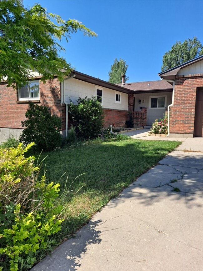 ALL PROSPECTIVE TENANTS MUST SUBMIT A $58 ... - ALL PROSPECTIVE TENANTS MUST SUBMIT A $58 ... Casa