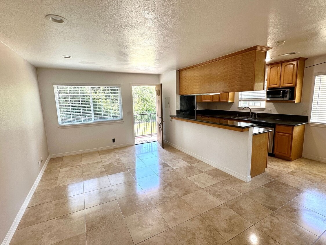 Remodeled Condo Near Transit - Remodeled Condo Near Transit