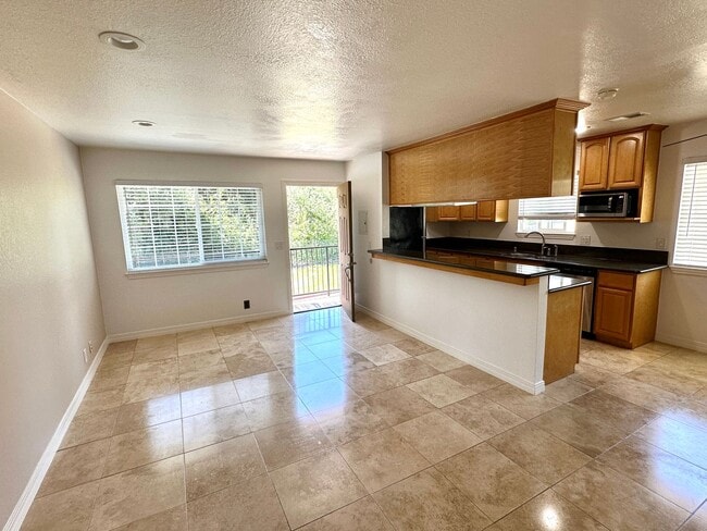 Remodeled Condo Near Transit - Remodeled Condo Near Transit Unit 4