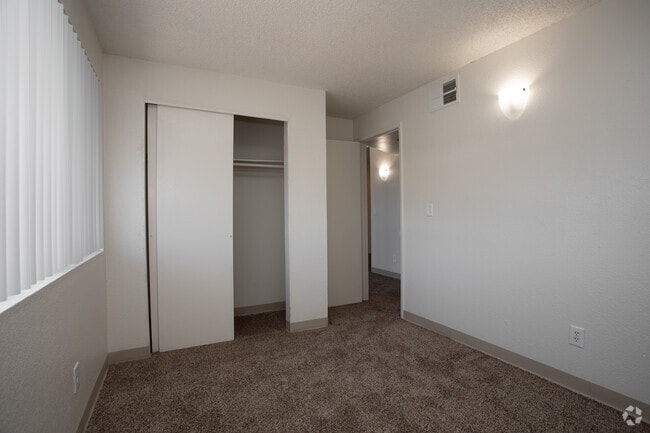 2BR, 1BA - 747 SF