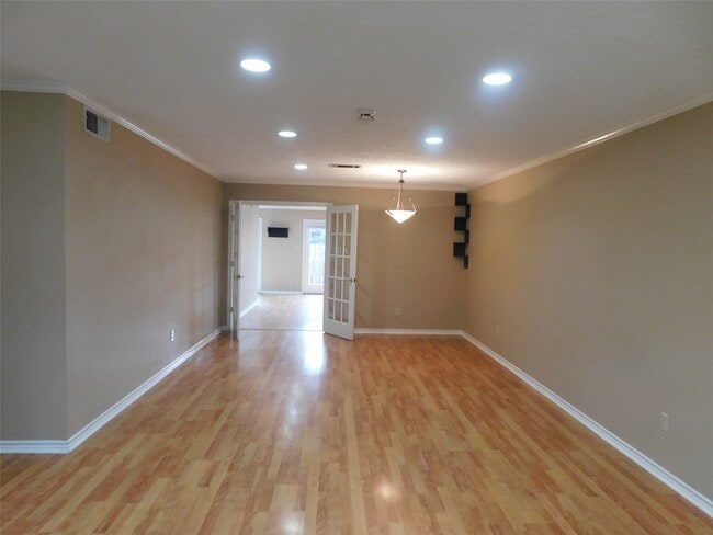 Photo - 472 N Post Oak Ln