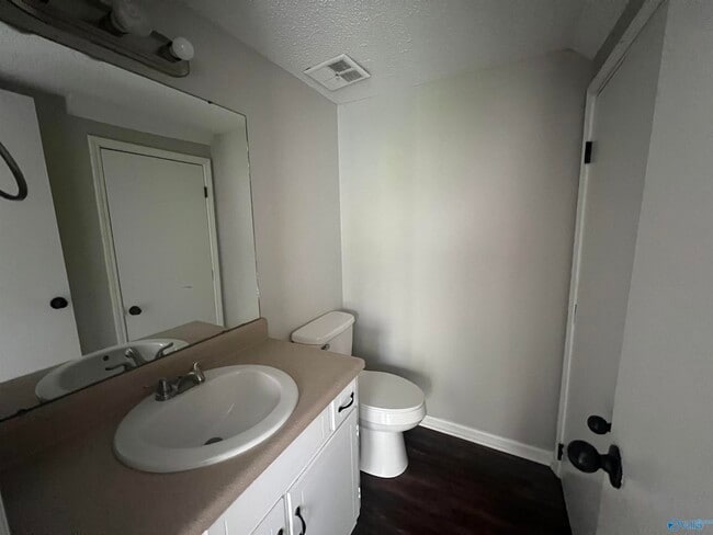 Photo - 9007 Mahogany Row SE