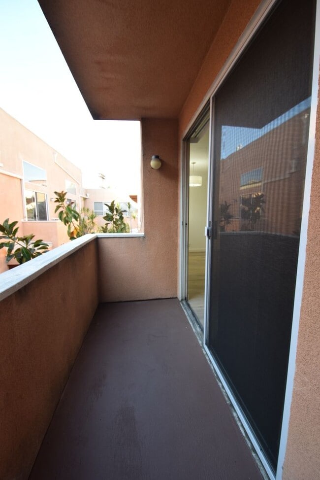 Photo - 11107 La Maida St Unit 203