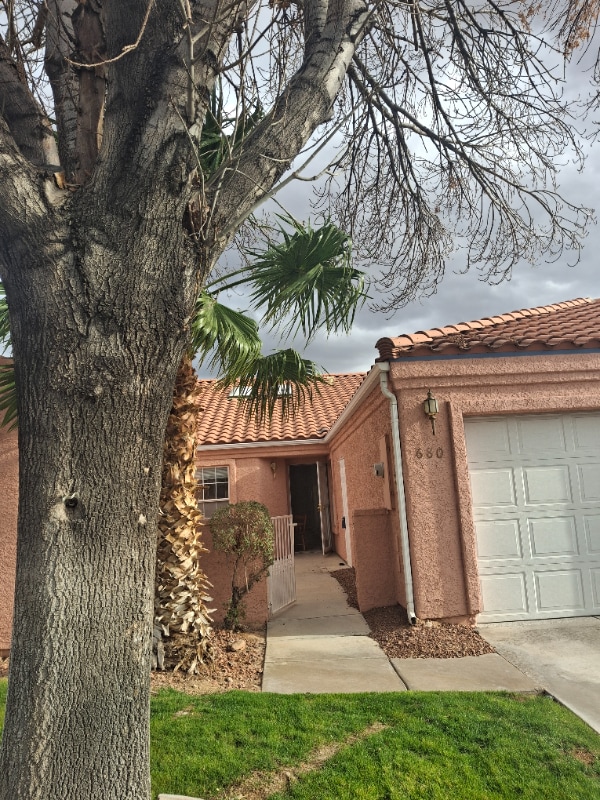 Photo - 680 Peartree Ln