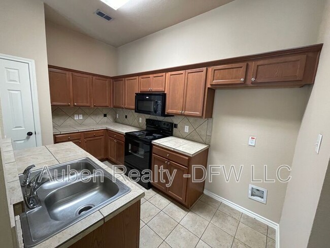 1426 Ravenwood Dr