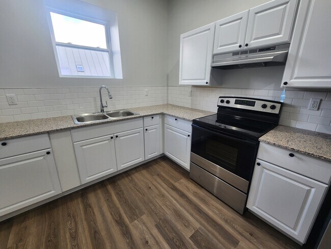 Building Photo - 151 S Main St