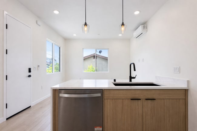 Photo - 5531 Olvera Ave Unidad 5531 Olvera Ave  1