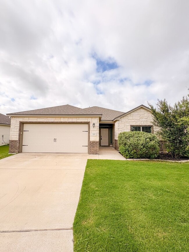 Building Photo - 7507 Park Meadow Dr