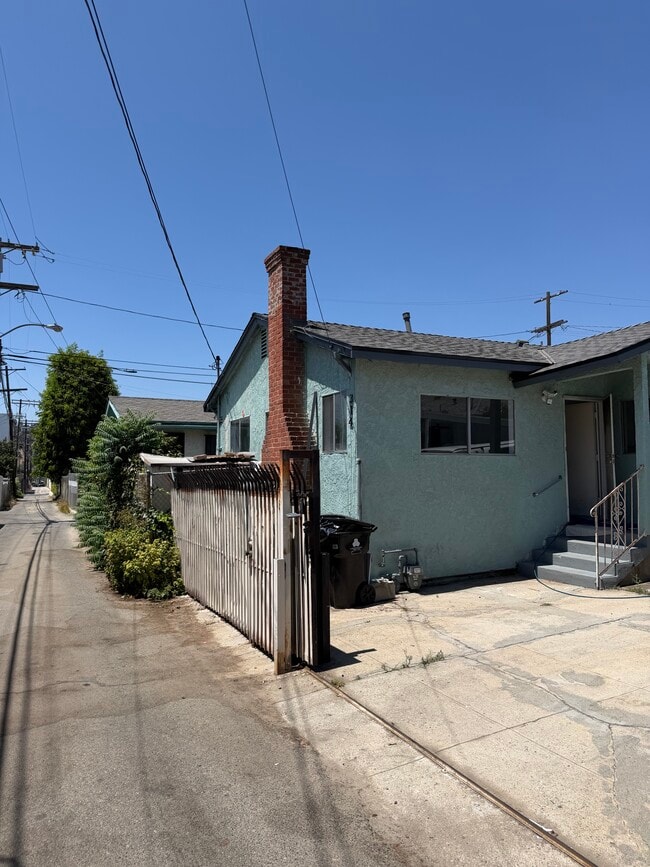 Building Photo - 314 N Ave 54