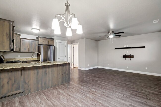 Photo - 237 W 1950 N