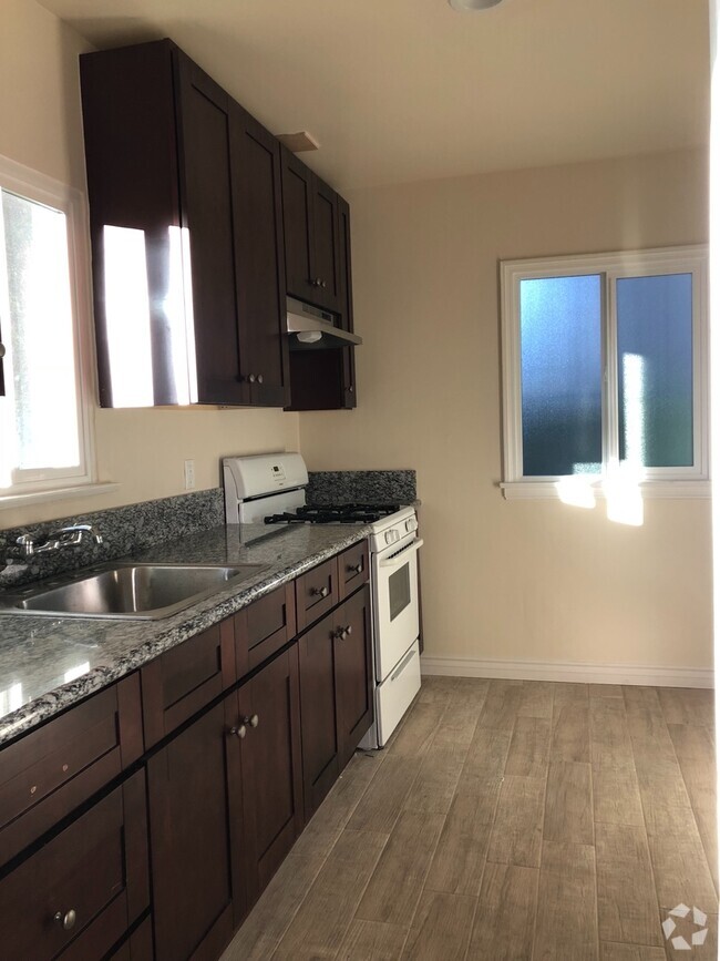 Building Photo - 304 E Valencia Ave Unit #A Rental