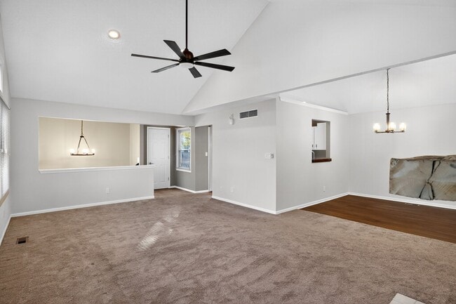 Photo - 9592 Maple Way