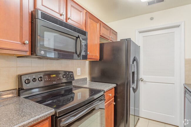 2BR, 2BA - 1240SF