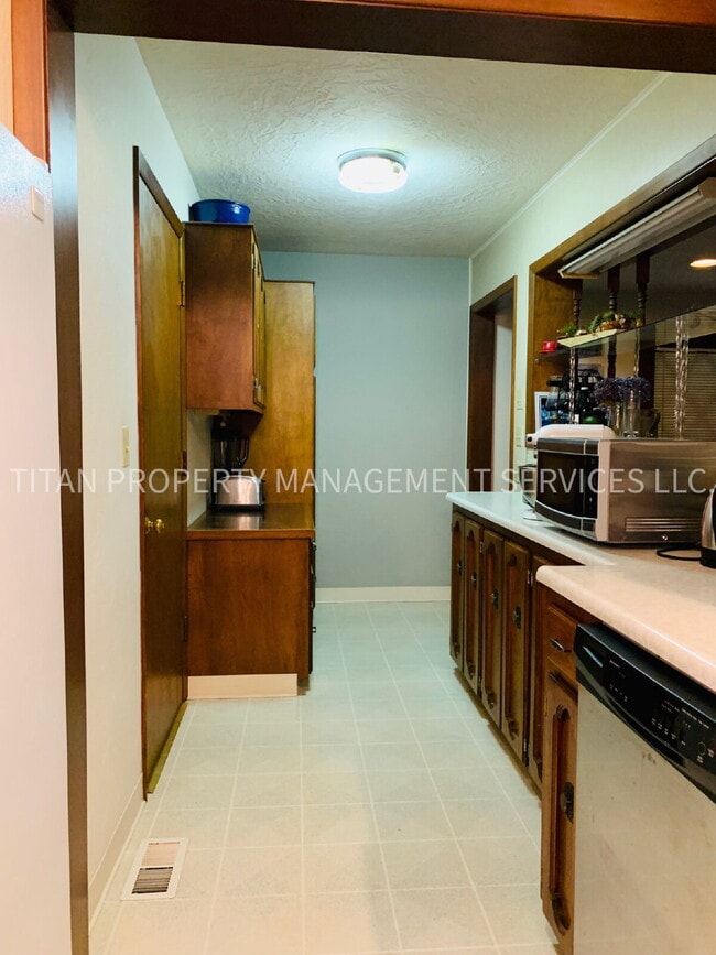 Photo - 13924 E Burnside St
