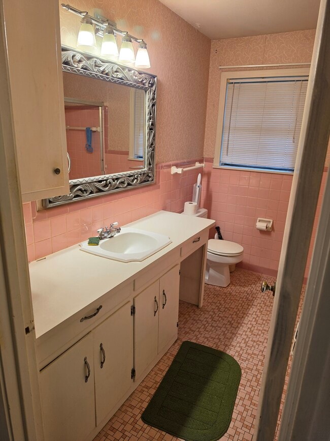 Photo - 807 Woodlawn Ave