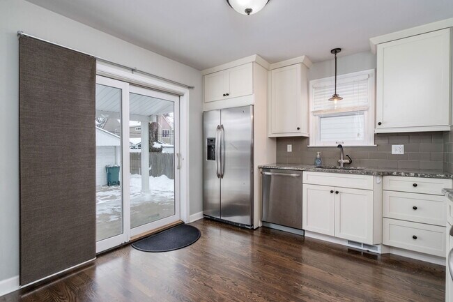 Photo - 537 Bird Ave