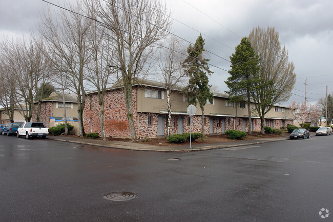 Building Photo - Melrose Court Apartments