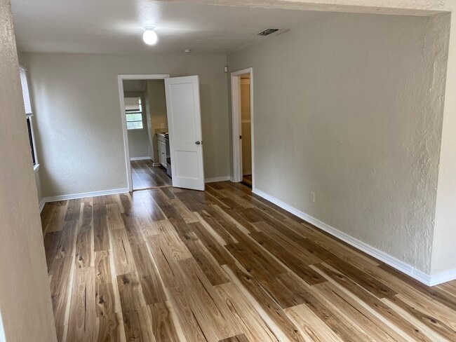 Photo - 2046 W 17th St