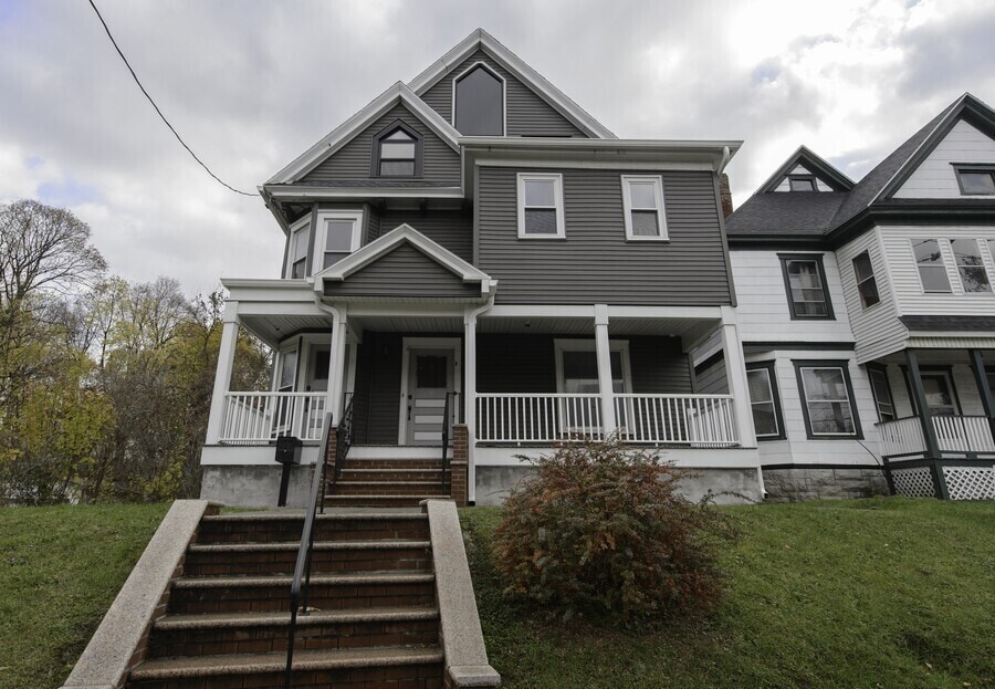 Photo - 2321 South State St-3