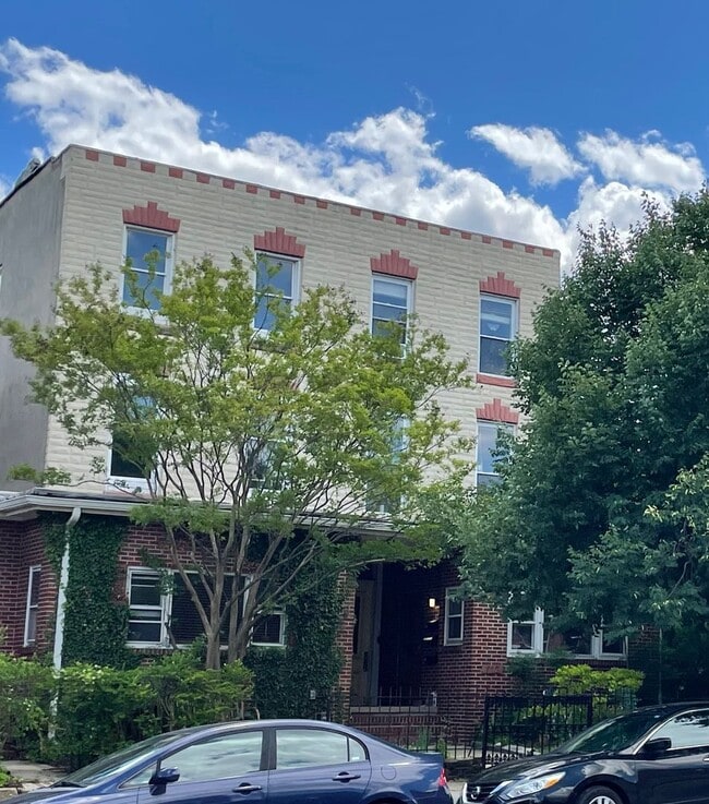 Building Photo - 713 W 33rd St Unit 713 W. 33rd St. - 2