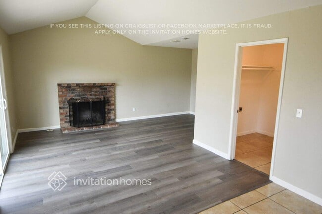 Photo - 560 E Wigeon Way