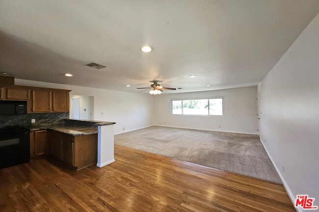 Photo - 22040 Wyandotte St