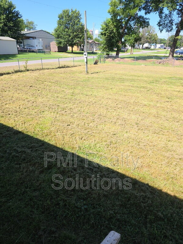Photo - 305 W Dixieland Ave