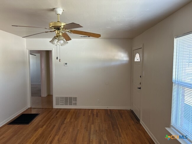 Photo - 808 Florence Rd