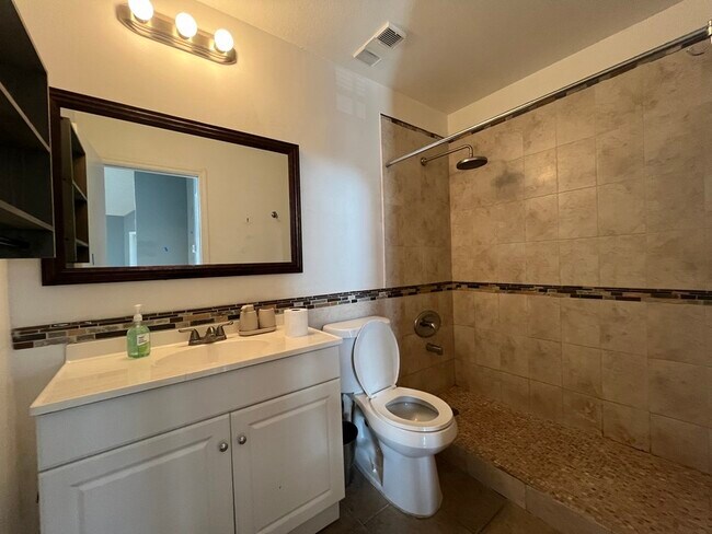 Photo - 6154 Westgate Dr Unit Apt 303