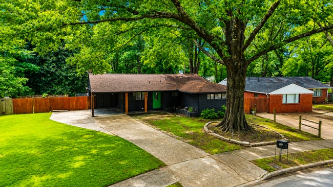 Building Photo - Cozy Freshly Updated 4BR/2BA on Green Acres- Available Now!!!