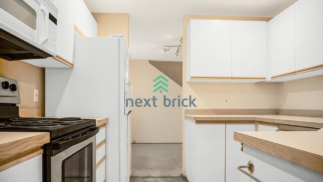 Photo - 3 Bed 2.5 Bath Townhouse Available for Rent!