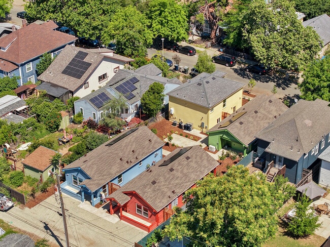 Photo - Beautifully Built 2/1 in North Oak Park Close to UC Davis + McGeorge Law School!
