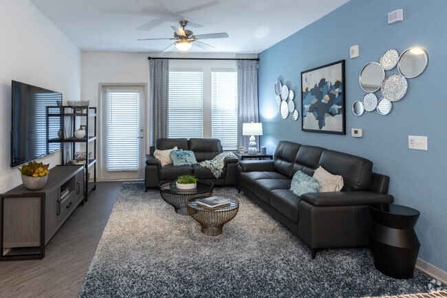 3BR, 2BA, - 1561SF