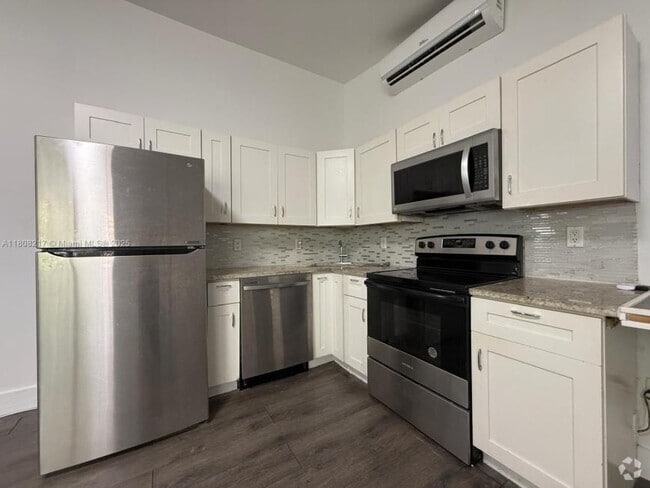 Building Photo - 2 bedroom in North Miami FL 33161 Rental