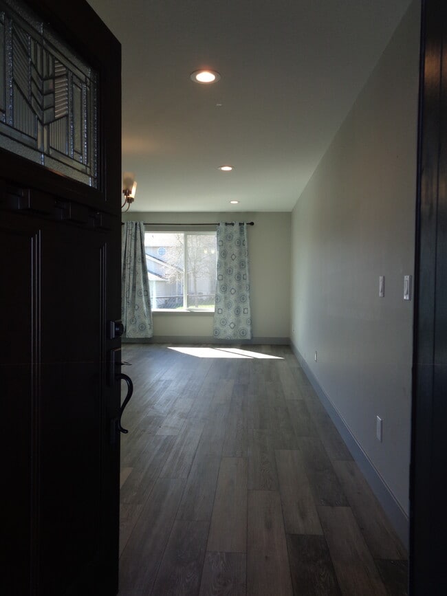 Photo - 1364 Northern Heights Loop NE