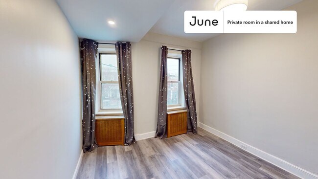 Room in Shared 3 bed/1 bath home in Ridgewood