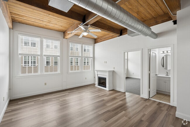 2BR, 2BA - 805SF - Living Room