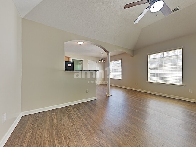 Photo - 10415 Redmond Dr