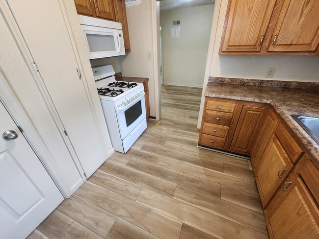 Building Photo - 728 Concord Ave