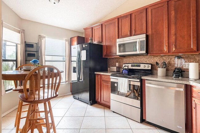 Photo - 134 Lakepointe Cir