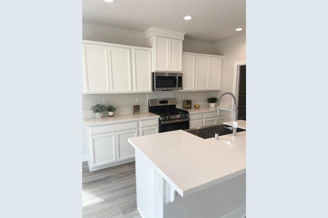 Photo - 7001 Bergenia Ct