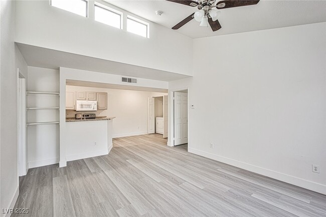 Building Photo - 5166 S Jones Blvd Unit 204