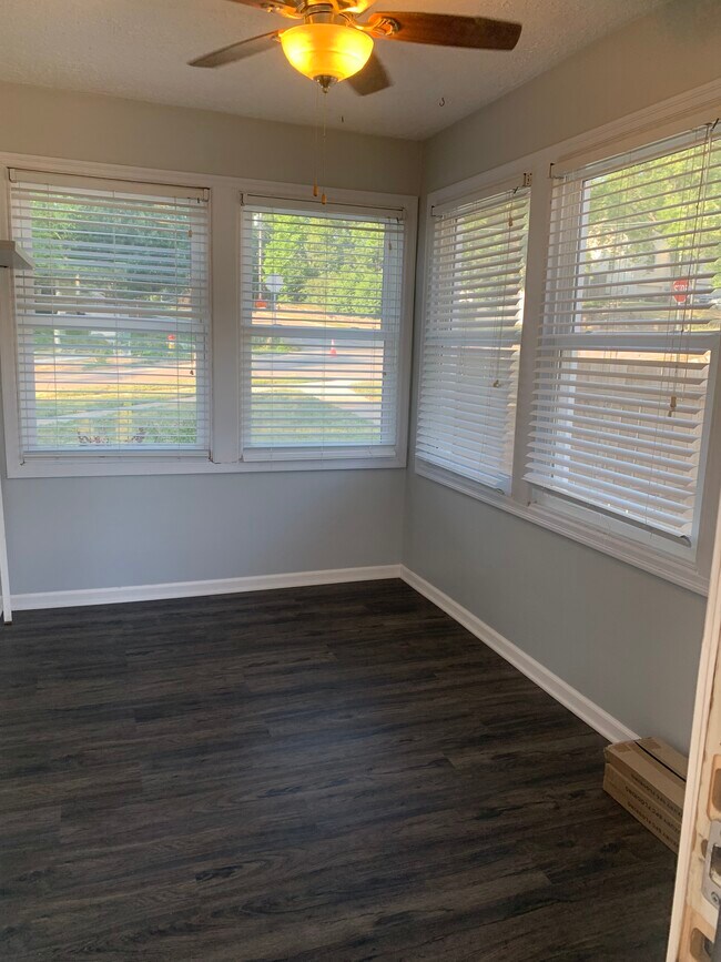 Photo - 6901 Binney St