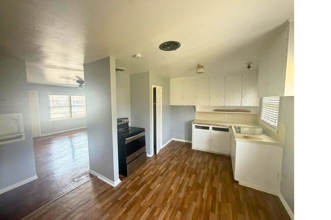 Photo - 301 Charles Ln