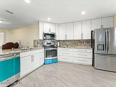 Photo - 3054 Caroline Crest Dr E