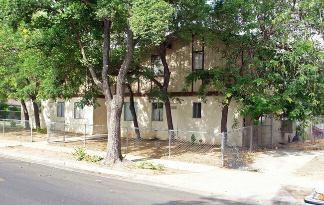Building Photo - 205 N Mariposa St Rental