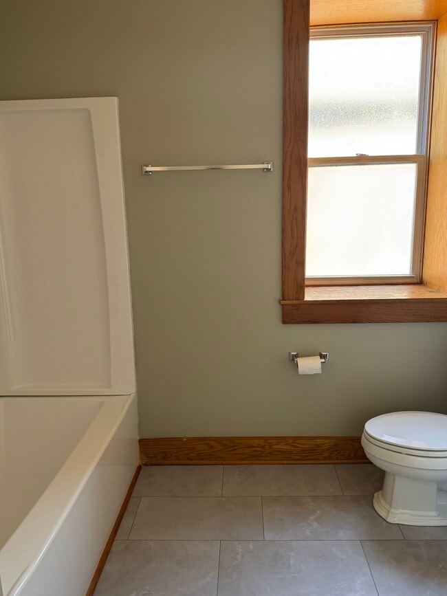 Newly renovated bath - 504 Bellefontaine Ave Unit 2