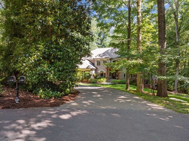 Photo - Luxurious 5-Bed Sanctuary with Scenic View...