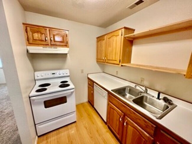 Photo - 2893 Crystal Lake Dr Unit -6