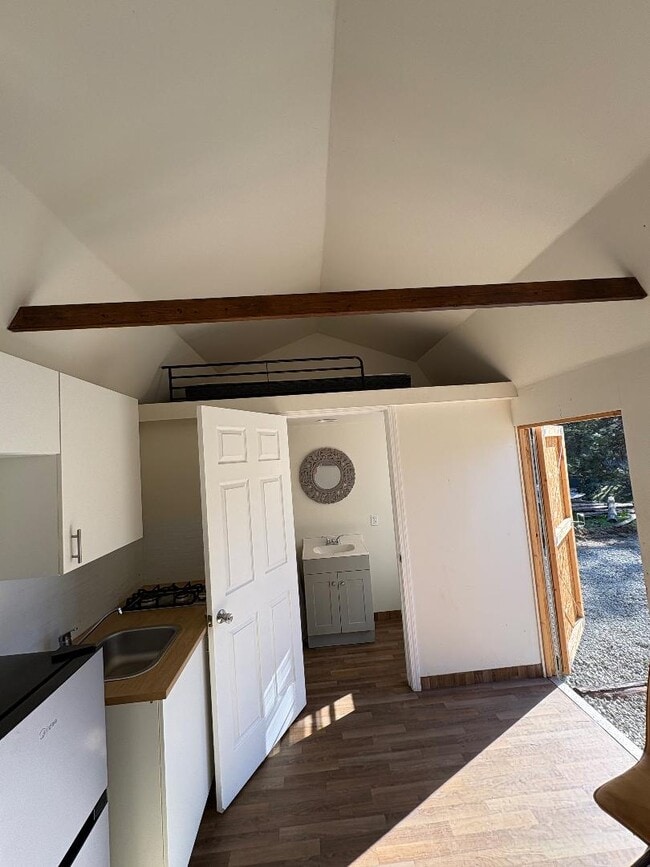 Photo - 1720 Main St